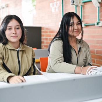 estudiantes sonriendo